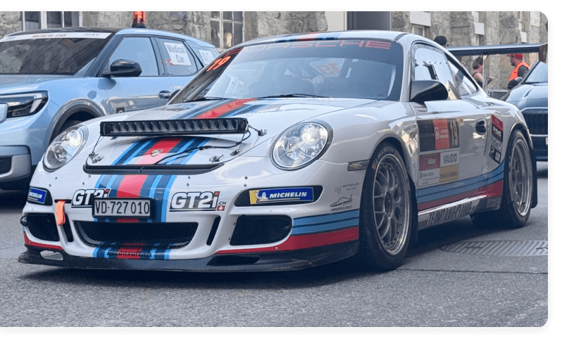 Véhicule de course Porsche confié à RénoBoîtes par un partenaire